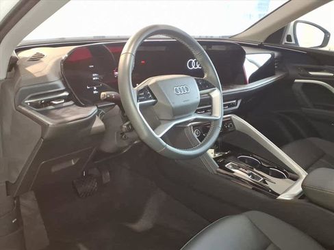 Certified 2025 Audi Q5 Premium w/ Convenience Package image 9