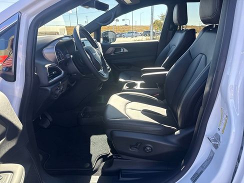 New 2026 Chrysler Voyager LX FWD image 24