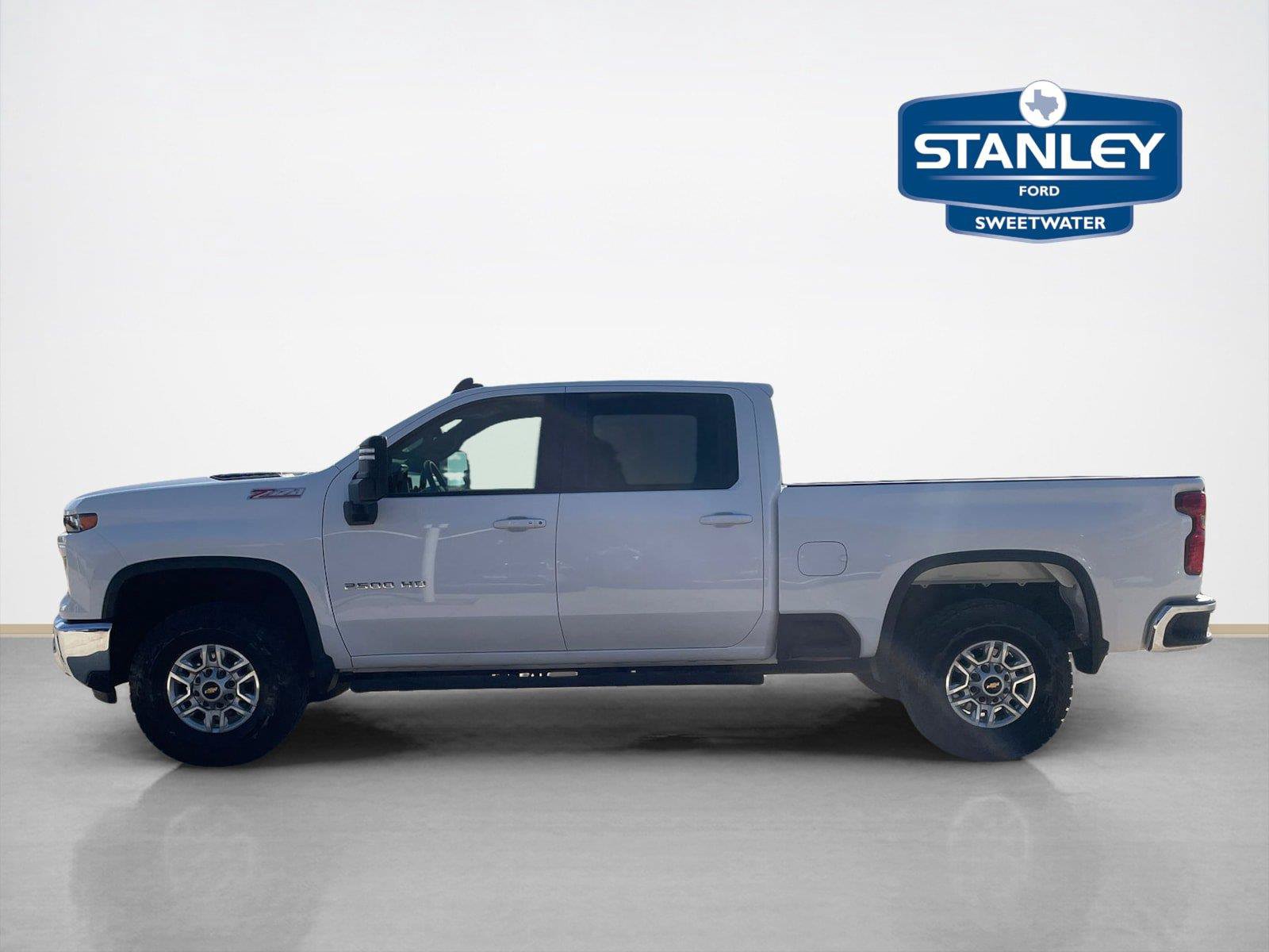 Used 2025 Chevrolet Silverado 2500 LT w/ Convenience Package AWD/4WD image 4