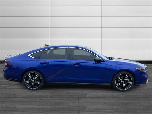 Used 2023 Honda Accord Sport image 2