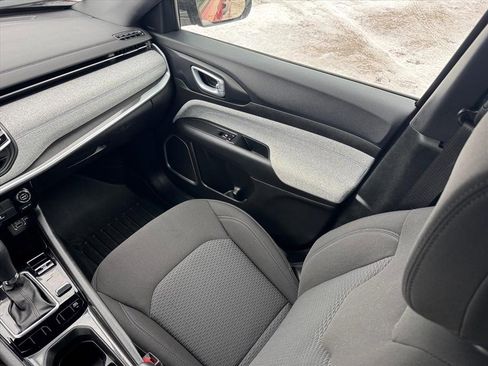 Used 2025 Jeep Compass Sport image 17