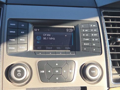 Used 2018 Ford Taurus SE image 10