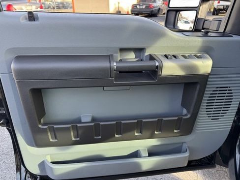 Used 2012 Ford F250 XLT w/ XLT Interior Pkg image 11