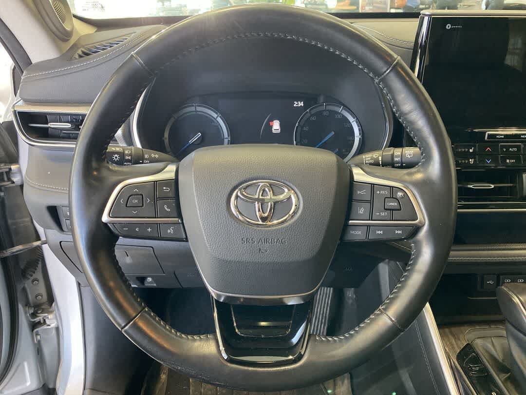 Used 2021 Toyota Highlander Platinum AWD/4WD image 17