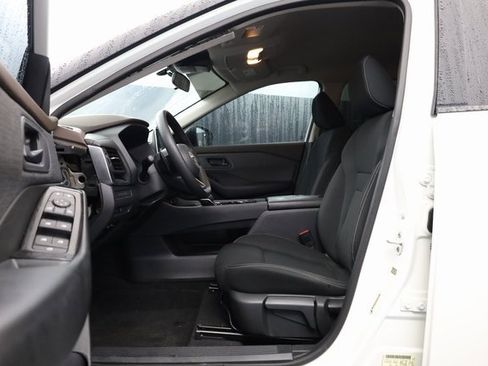 Used 2023 Nissan Rogue S image 11