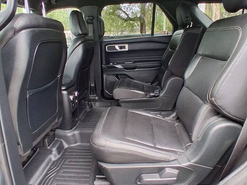 Used 2020 Ford Explorer XLT w/ Equipment Group 202A RWD image 11