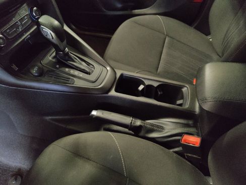 Used 2018 Ford Focus SE FWD image 26