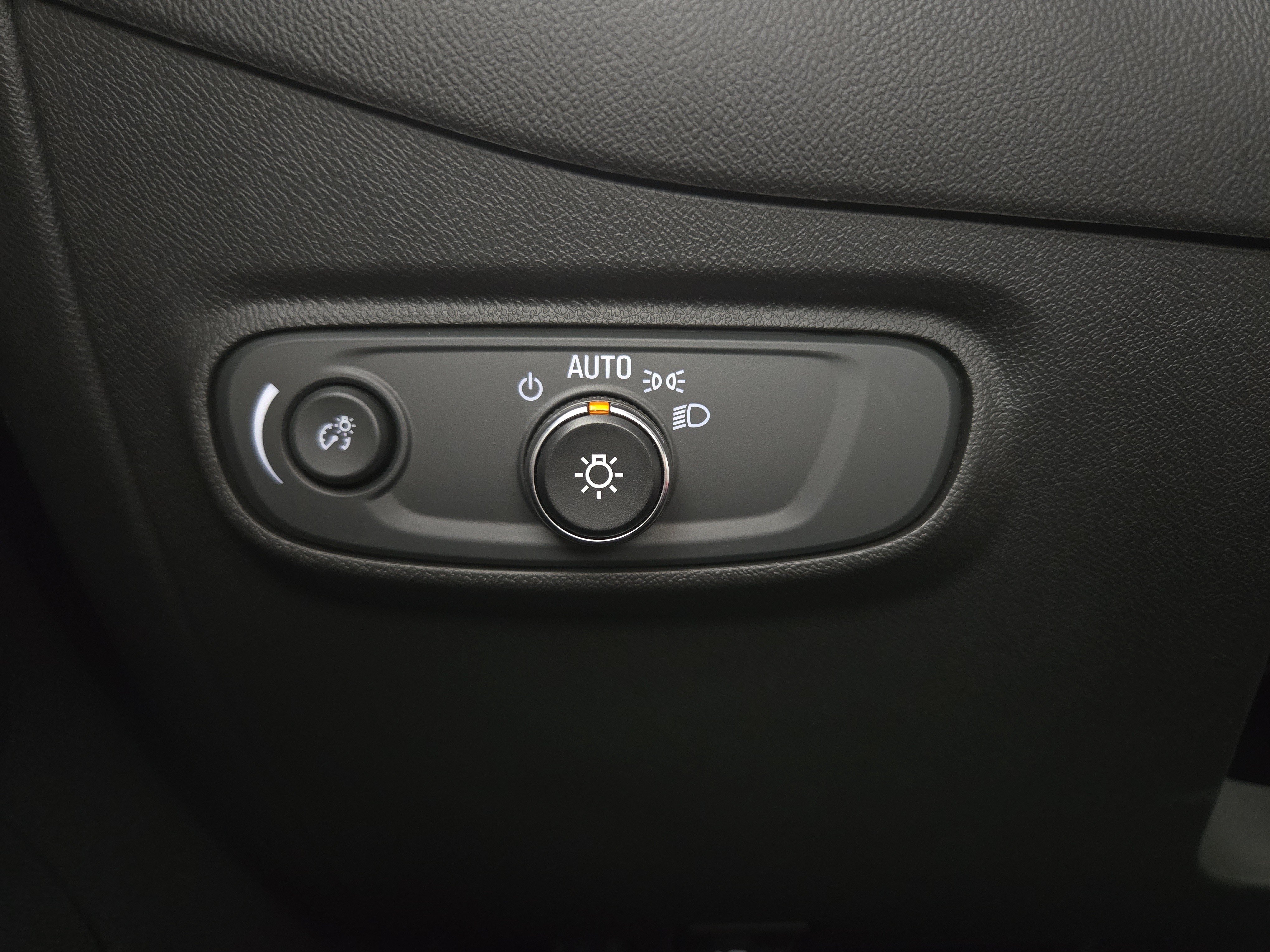 Used 2020 Chevrolet Equinox LS w/ LS Convenience Package FWD image 24