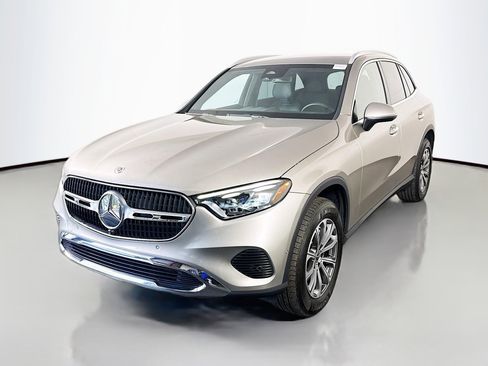 Used 2024 Mercedes-Benz GLC 300 4MATIC image 4