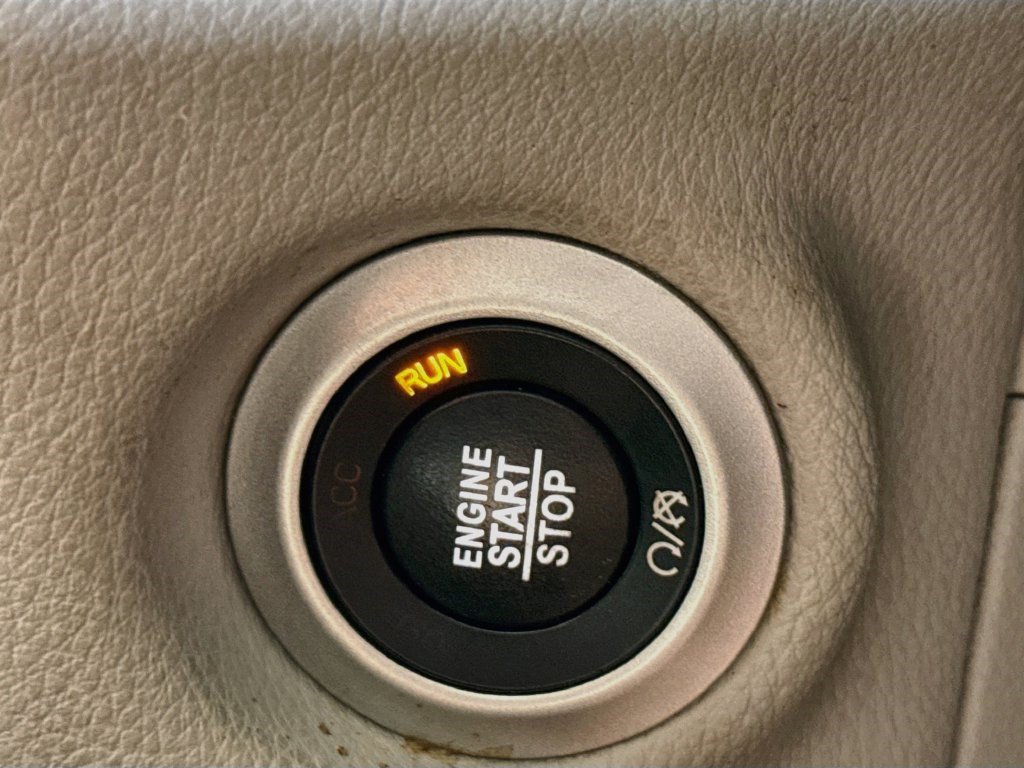 Used 2020 Chrysler Pacifica Limited FWD image 20