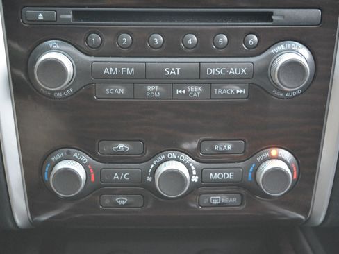 Used 2014 Nissan Pathfinder Platinum image 27