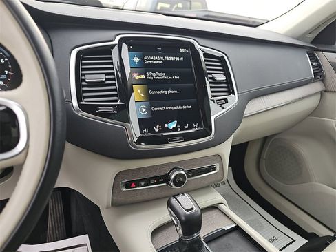 Used 2022 Volvo XC90 T6 Inscription w/ Climate Package image 18