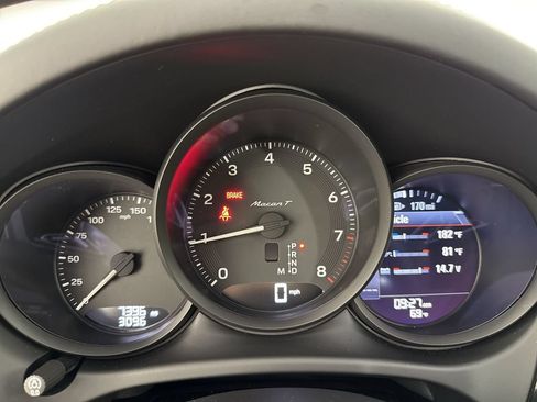 Certified 2026 Porsche Macan Turbo AWD/4WD image 37
