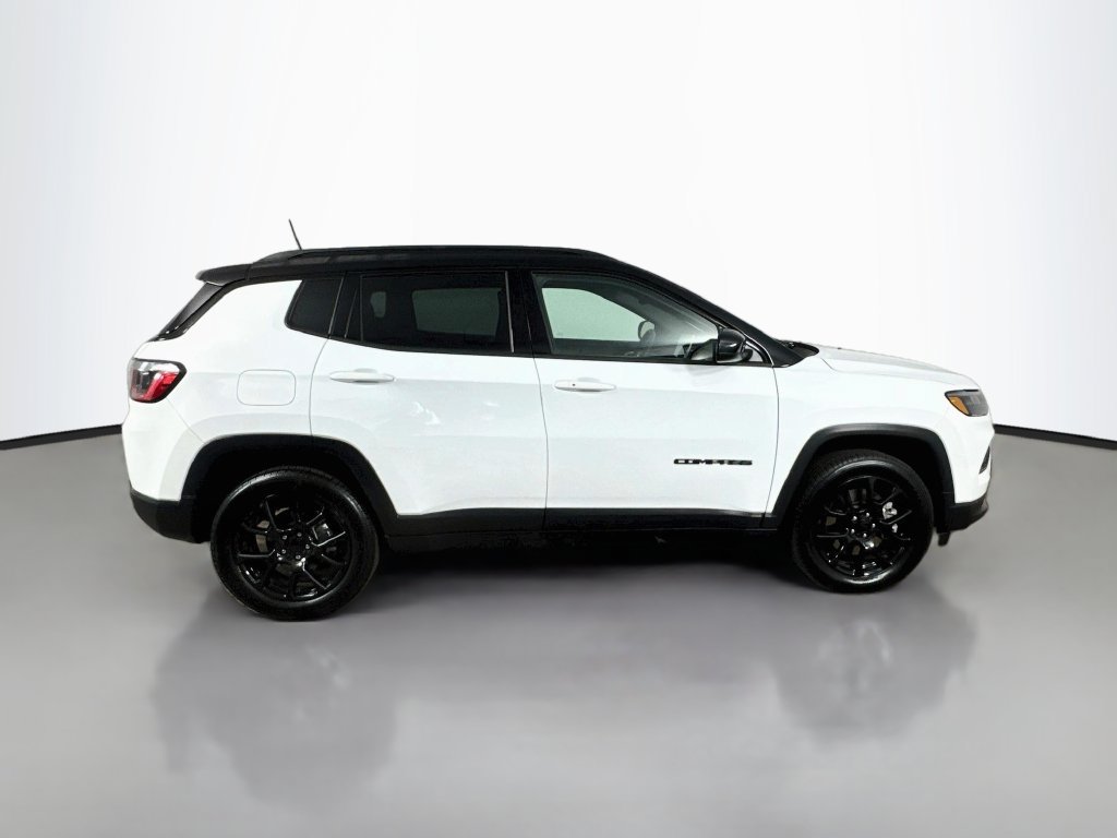 Used 2023 Jeep Compass Latitude w/ Convenience Group AWD/4WD image 9