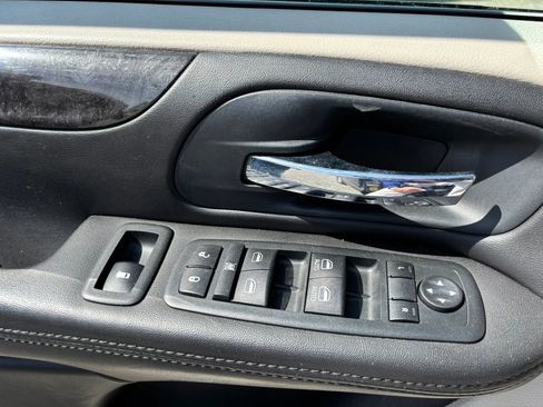 Used 2012 Dodge Grand Caravan SXT image 16