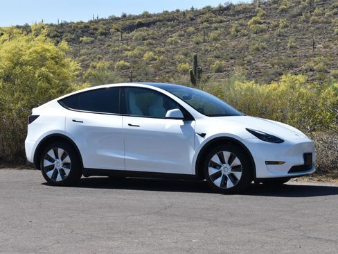 Used 2021 Tesla Model Y Long Range AWD/4WD image 3