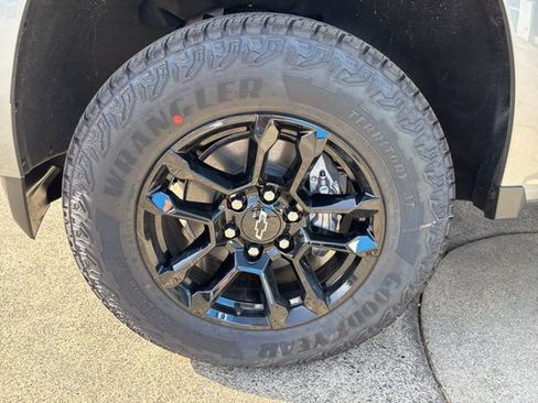 New 2026 Chevrolet Colorado Z71 w/ Midnight Edition AWD/4WD image 12
