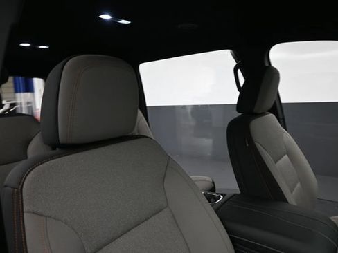 Used 2024 Chevrolet Traverse LT w/ Midnight/Sport Edition AWD/4WD image 29