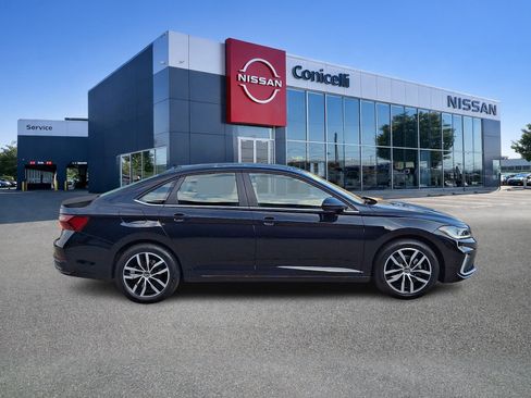 Used 2025 Volkswagen Jetta SE FWD image 7
