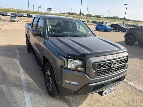 Used 2022 Nissan Frontier SV RWD image 6