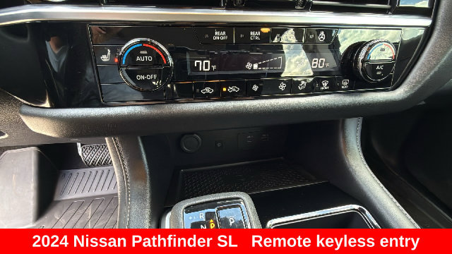 Used 2024 Nissan Pathfinder SL AWD/4WD image 14