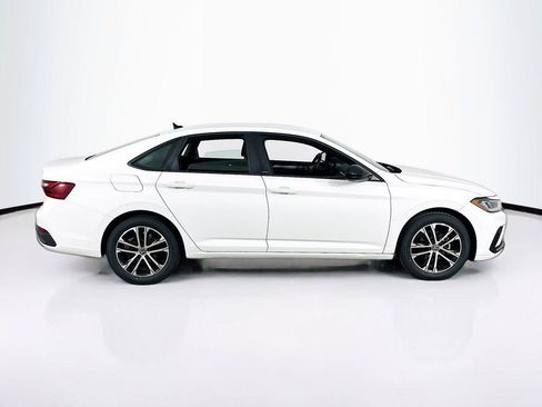 Certified 2025 Volkswagen Jetta Sport FWD image 4