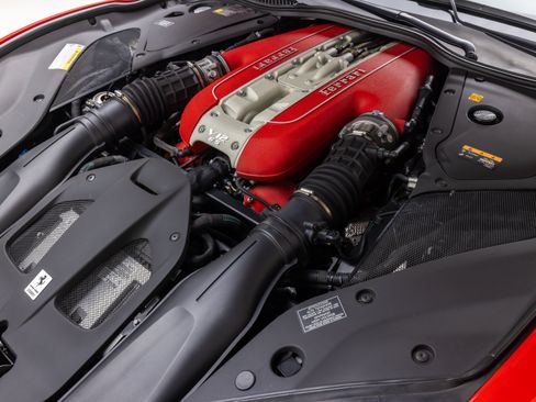 Used 2020 Ferrari 812 Superfast RWD image 23
