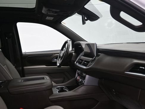Used 2022 GMC Yukon SLT w/ SLT Premium Package image 14