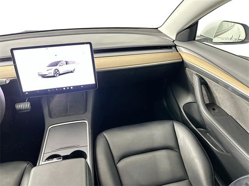 Used 2023 Tesla Model 3 Standard Range image 23