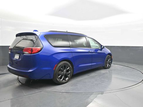 Used 2019 Chrysler Pacifica Touring-L Plus w/ Advanced Safetytec Group FWD image 7
