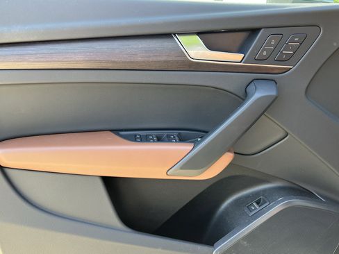 Used 2023 Audi Q5 2.0T Premium w/ Convenience Package image 14