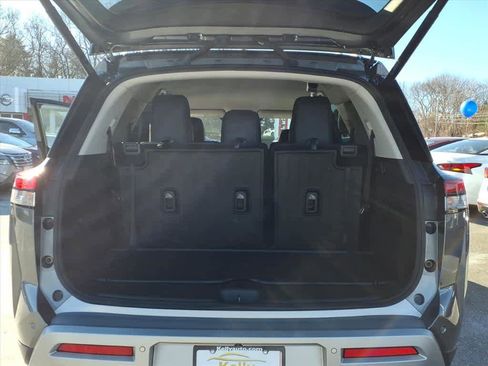 Certified 2024 Nissan Pathfinder SL w/ Black Appearance Package image 16
