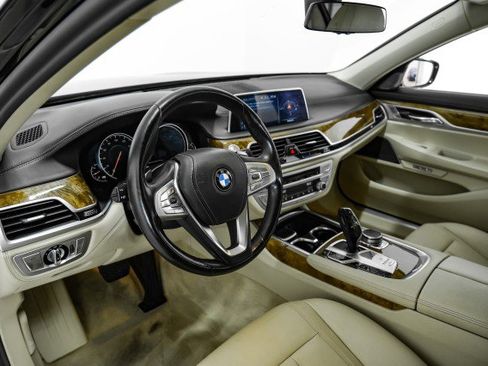 Used 2017 BMW 740i xDrive image 13
