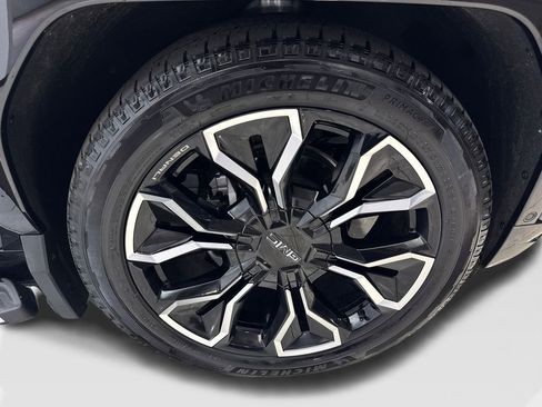 Used 2024 GMC Sierra EV Denali AWD/4WD image 93