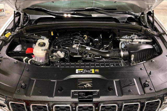 Used 2024 Jeep Grand Cherokee Limited AWD/4WD image 12