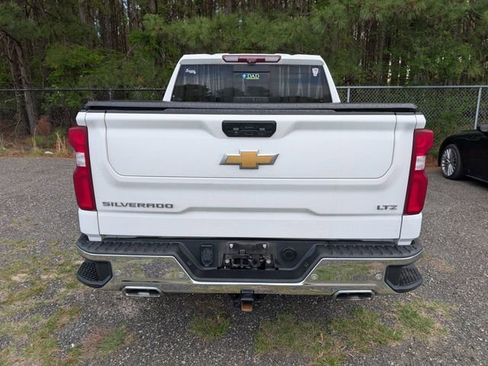 Used 2022 Chevrolet Silverado 1500 LTZ w/ Technology Package AWD/4WD image 3