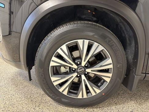 Used 2023 Nissan Rogue SV image 34