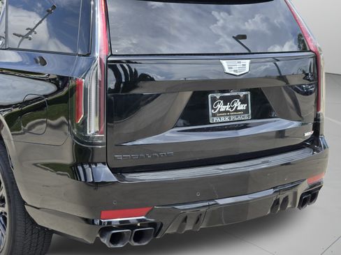 Used 2024 Cadillac Escalade V w/ LPO, ONYX Package AWD/4WD image 41