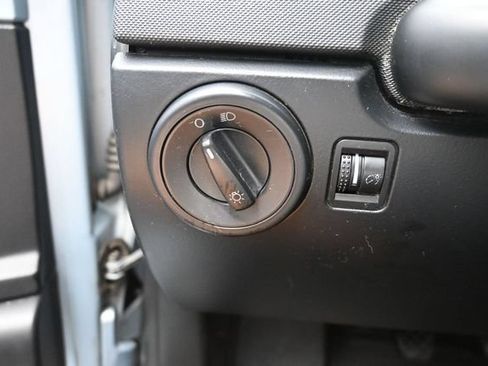 Used 2009 Volkswagen Beetle Coupe FWD image 15