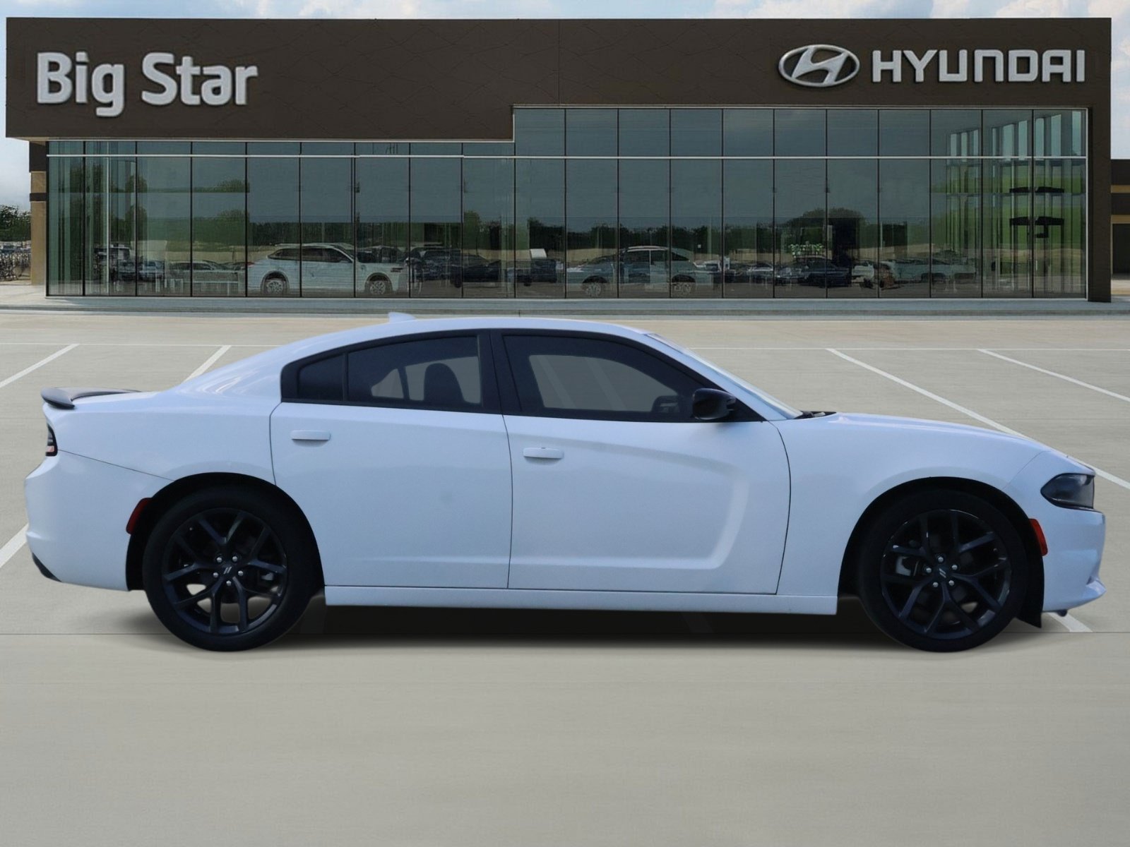 Used 2023 Dodge Charger SXT w/ Blacktop Package RWD image 5