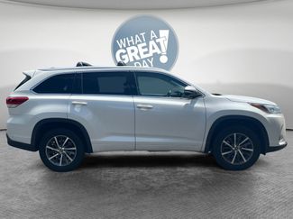 Used 2017 Toyota Highlander XLE FWD video 2