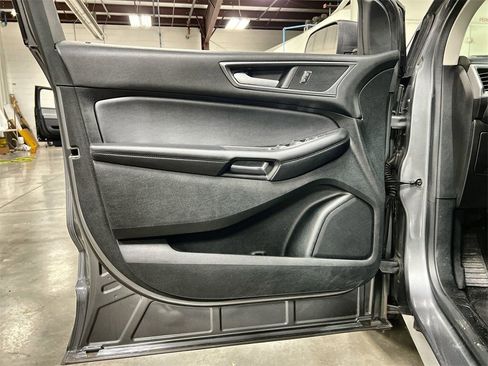 Used 2022 Ford Edge SE w/ Cargo Accessory Package image 15