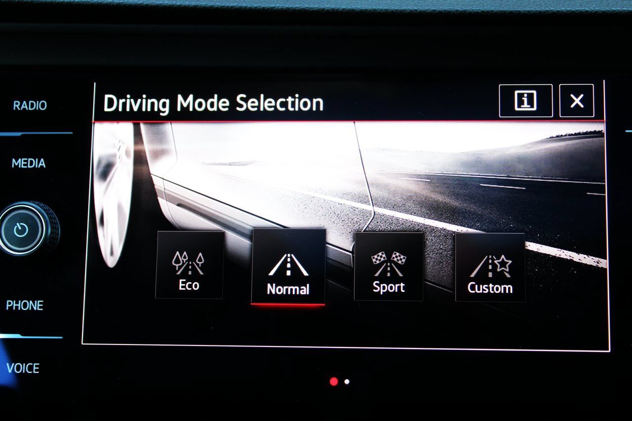 Used 2022 Volkswagen Jetta SEL FWD image 26