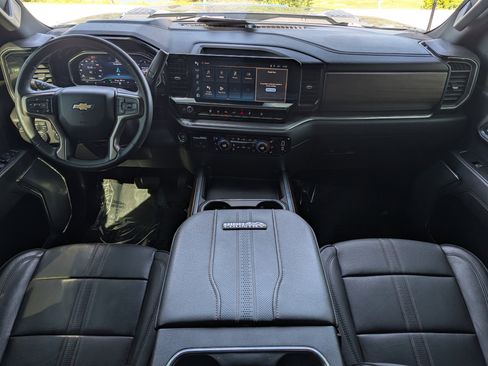 Used 2024 Chevrolet Silverado 2500 High Country w/ High Country Premium Package image 17