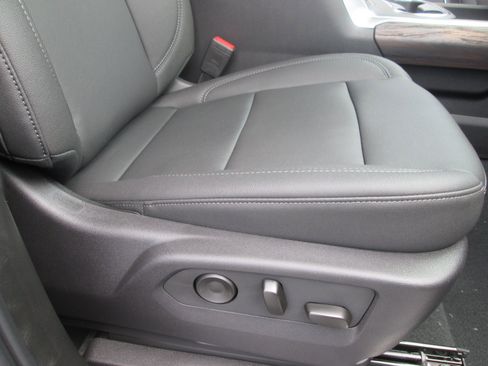 New 2025 GMC Sierra 2500 SLT w/ SLT Premium Package image 12