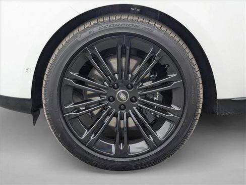 New 2025 Land Rover Range Rover SE image 11