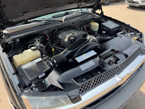 Used 2002 Chevrolet Avalanche 2500 w/ Convenience Pkg AWD/4WD image 24