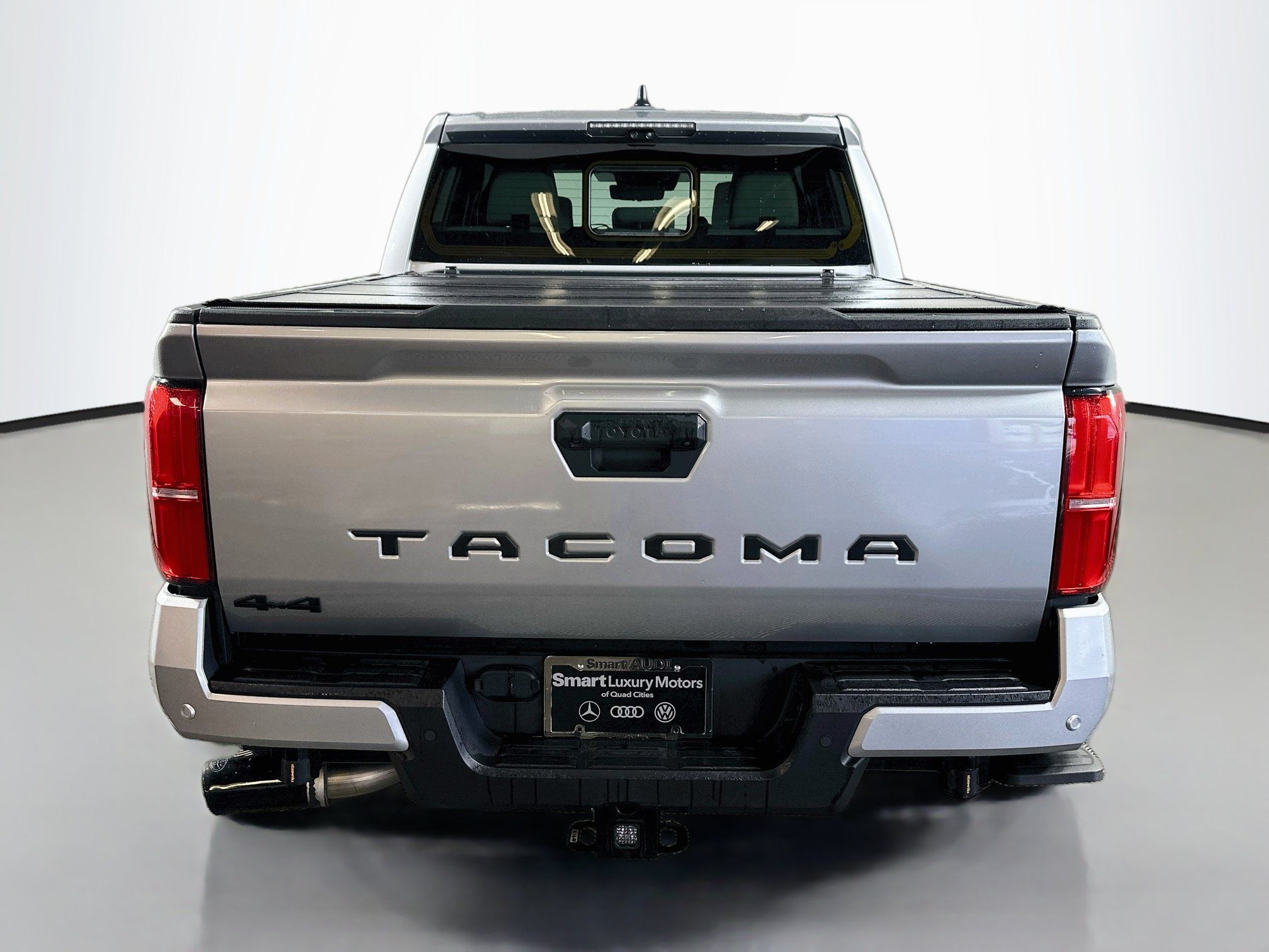 Used 2024 Toyota Tacoma Limited w/ Limited Package (LT) AWD/4WD image 6