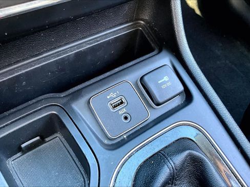 Used 2020 Jeep Cherokee Limited image 30