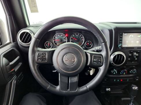 Used 2017 Jeep Wrangler Unlimited Sahara w/ Connectivity Group AWD/4WD image 19
